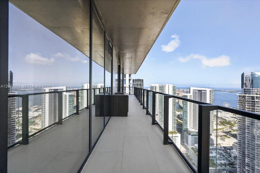 Condo located in Miami, FL showcasing its design and architecture (Image 25).