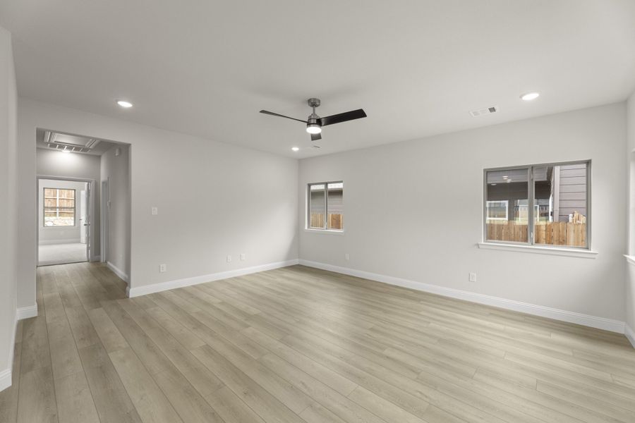 Spacious, unfurnished interior of a new home in Keeneland, Aubrey (Image 21).
