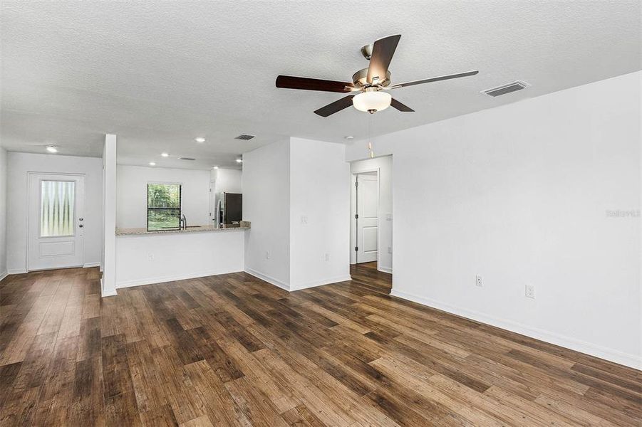 Image 16 of a home in Port Charlotte. Image 16 of a home in Port Charlotte.