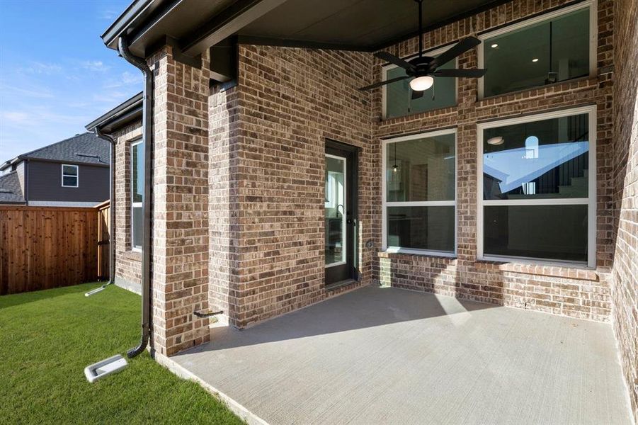 Exterior details and patio area of a home in Edgewood Creek, Celina (Image 3).