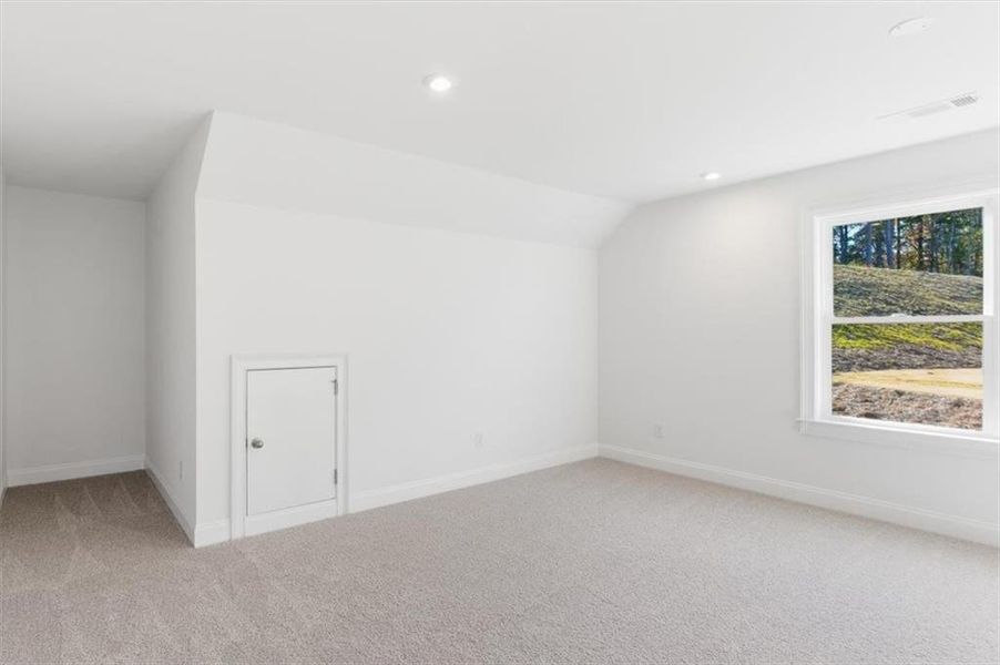 Spacious, unfurnished interior of a new home in Ford Landing, Acworth (Image 20).