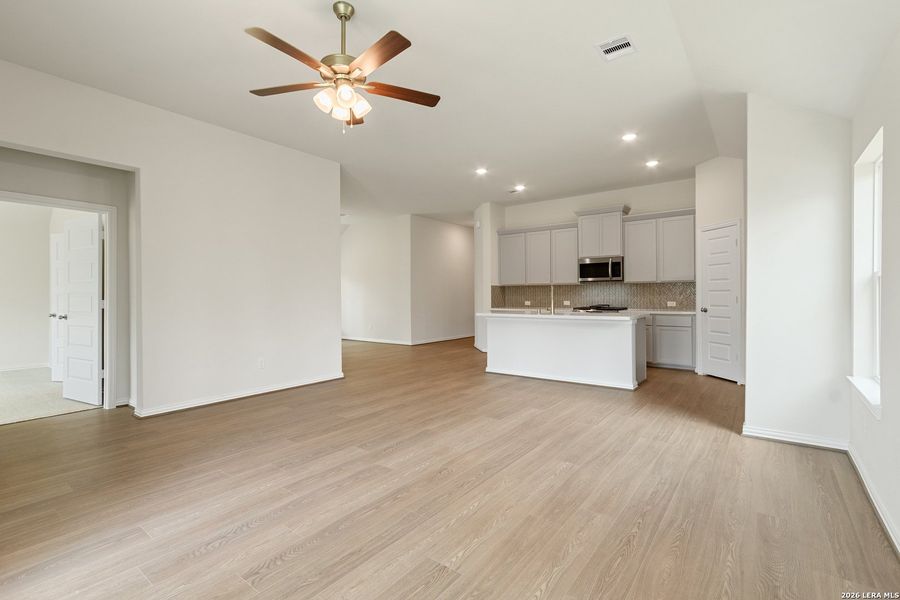 Spacious, unfurnished interior of a new home in Prominence, San Antonio (Image 21).