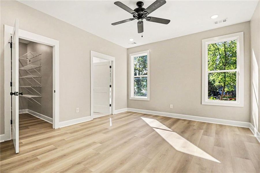 Spacious, unfurnished interior of a new home in , Gainesville (Image 26).