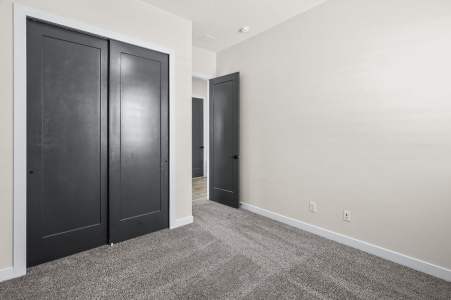 Spacious, unfurnished interior of a new home in Verdancia, El Paso (Image 28).