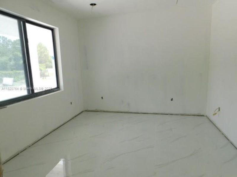 Spacious, unfurnished interior of a new home in , Clewiston (Image 28).