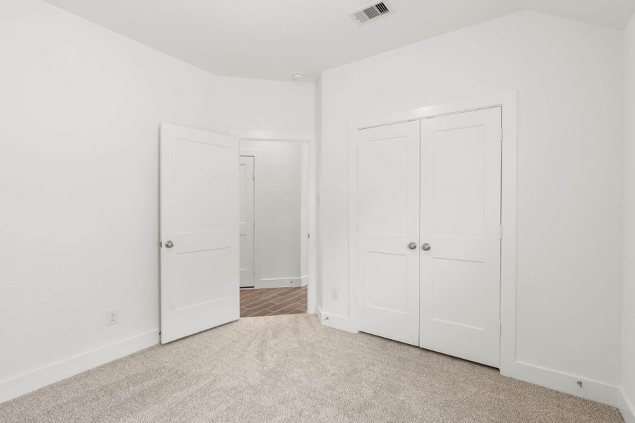 Spacious, unfurnished interior of a new home in Meridiana, Manvel (Image 19).