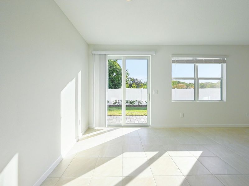 Spacious, unfurnished interior of a new home in Tidewater, Fort Pierce (Image 11).