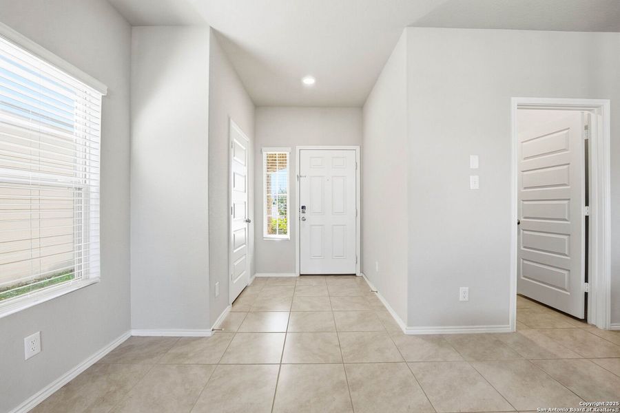 Spacious, unfurnished interior of a new home in Abbott Place, St. Hedwig (Image 23).