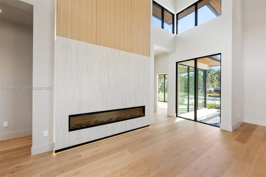 Spacious, unfurnished interior of a new home in , Pinecrest (Image 25).