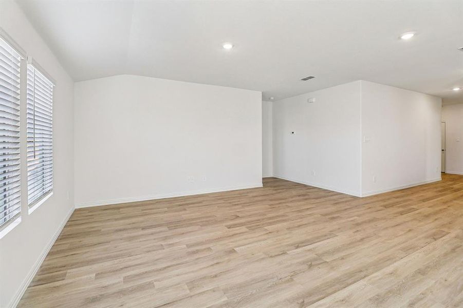 Spacious, unfurnished interior of a new home in River Ridge, Crandall (Image 18).