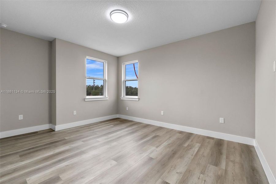 Spacious, unfurnished interior of a new home in , St. Cloud (Image 27).