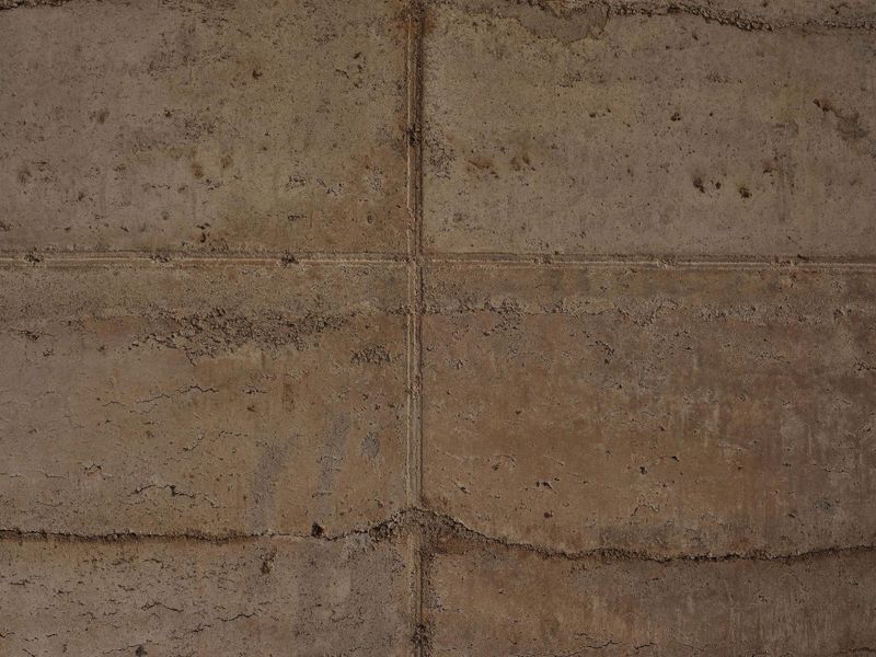 Locally sourced soils and aggregates minimizeenvironmental impact and the thermal mass of the thick wallsregulates interior temperatures, eliminating the need for additionalinsulation.