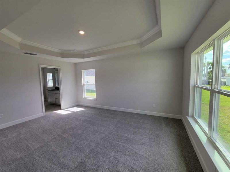Spacious, unfurnished interior of a new home in , Ocala (Image 10).