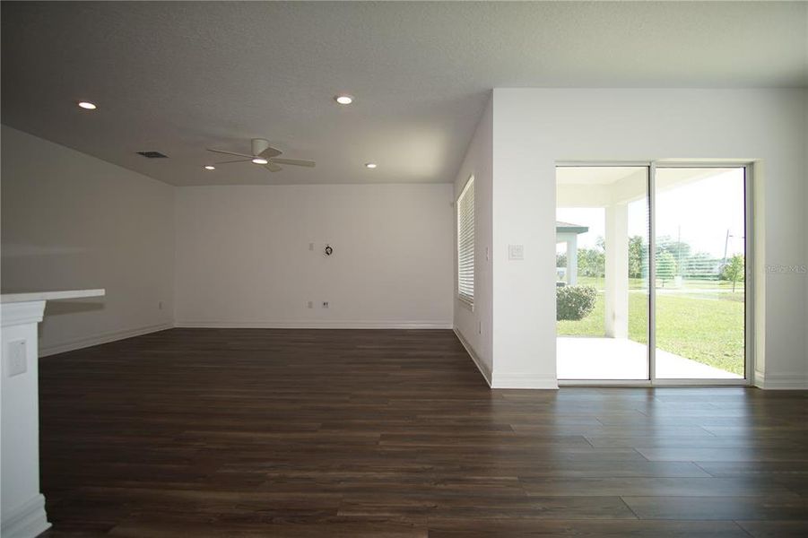 Spacious, unfurnished interior of a new home in Summers Cay, Thonotosassa (Image 19).