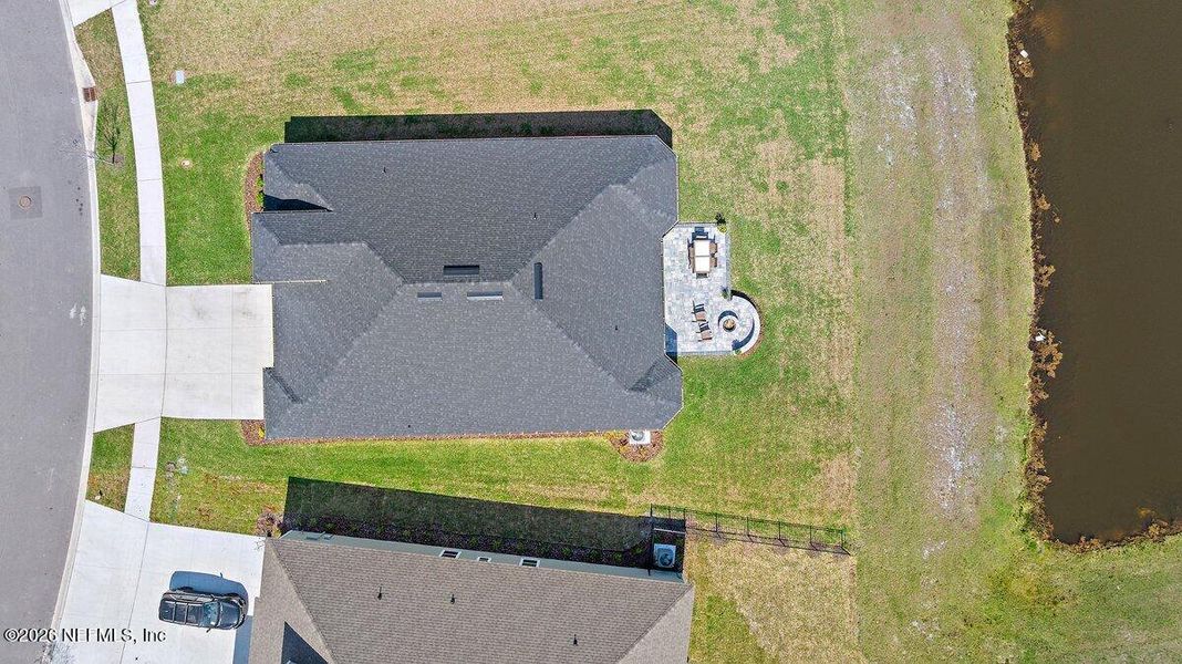 Exterior details and patio area of a home in , Green Cove Springs (Image 21).