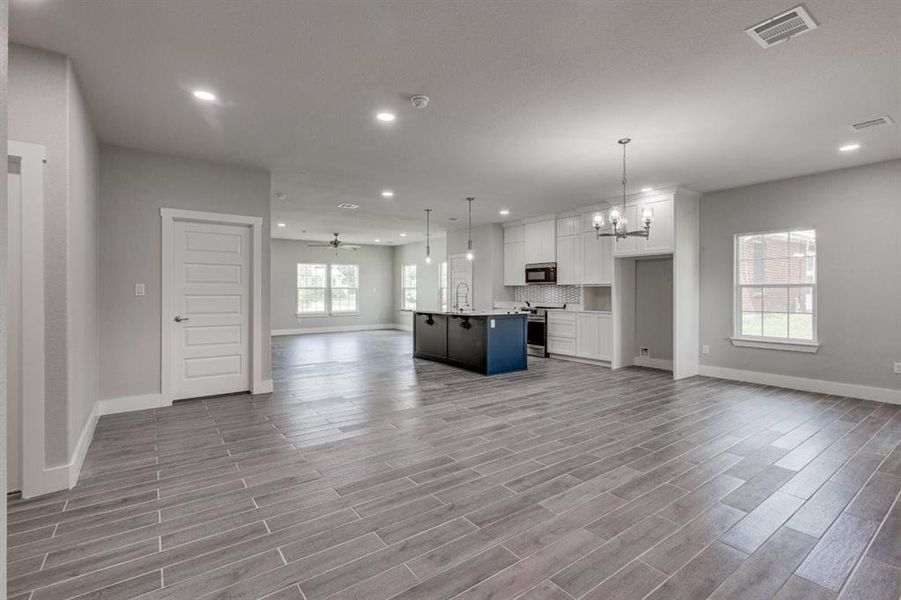 Spacious, unfurnished interior of a new home in , Ferris (Image 19).