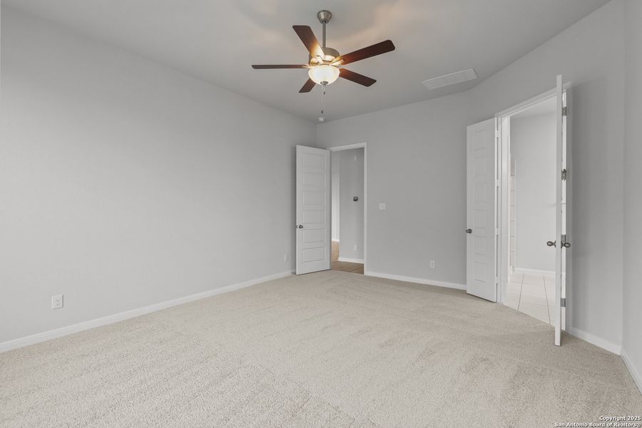 Spacious, unfurnished interior of a new home in Foxbrook, Cibolo (Image 19).