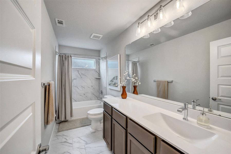 Furnished interior view inside a new home in Beacon Hill, Waller (Image 17).