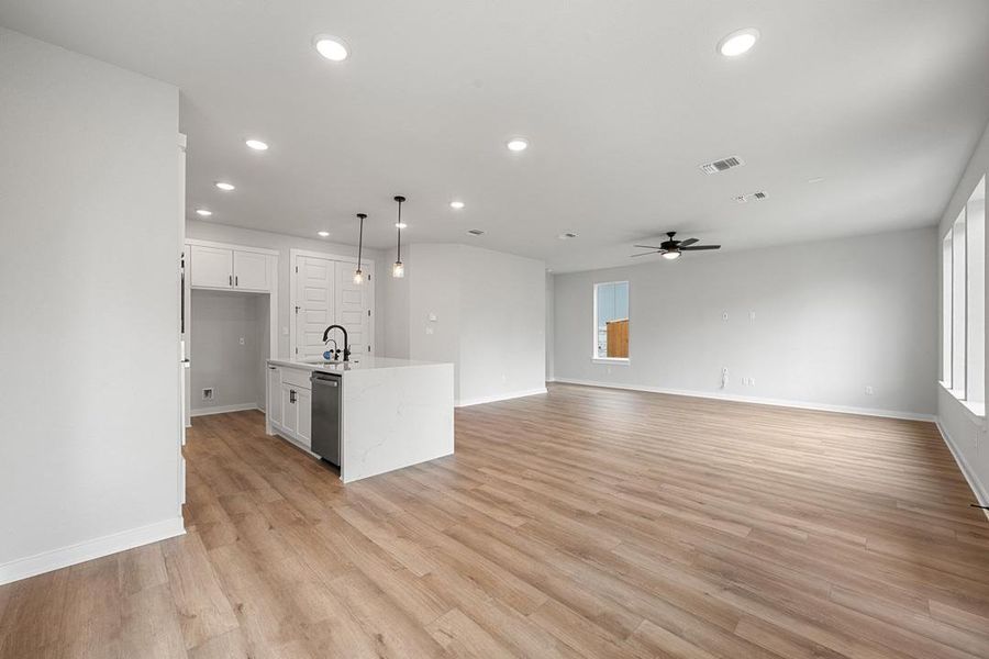 Spacious, unfurnished interior of a new home in Heritage, Dripping Springs (Image 18).
