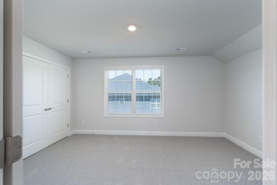 Spacious, unfurnished interior of a new home in Cardiff Glyn, Catawba (Image 18).