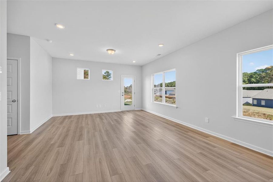 Spacious, unfurnished interior of a new home in Longbrooke, Rome (Image 27).