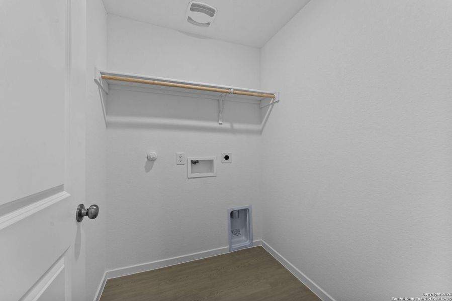 Spacious, unfurnished interior of a new home in Steelwood Trails: Watermill Collection, New Braunfels (Image 11).