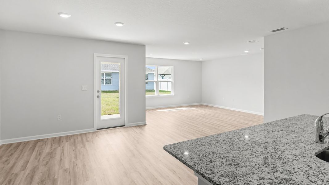 Spacious, unfurnished interior of a new home in Titus Park, Panama City (Image 16).
