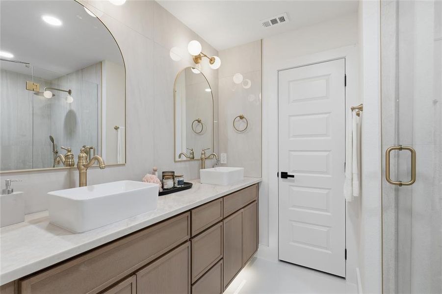 Furnished interior view inside a new home in , Dallas (Image 18).