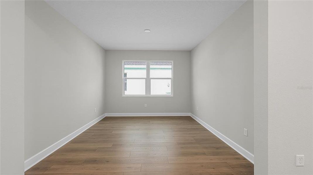 Spacious, unfurnished interior of a new home in Cresswind at Lake Harris, Tavares (Image 23).