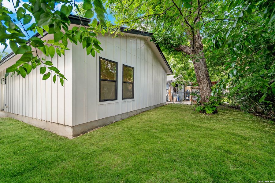 Exterior details and patio area of a home in , San Antonio (Image 4).