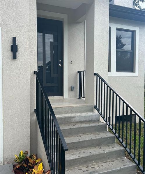 Exterior details and patio area of a home in , Tampa (Image 3).