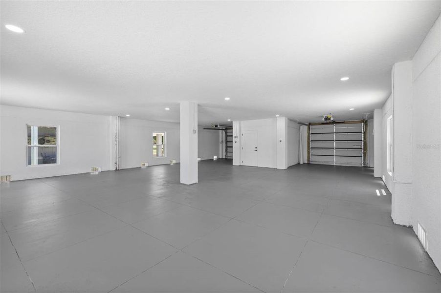 Spacious, unfurnished interior of a new home in , Hernando Beach (Image 23).