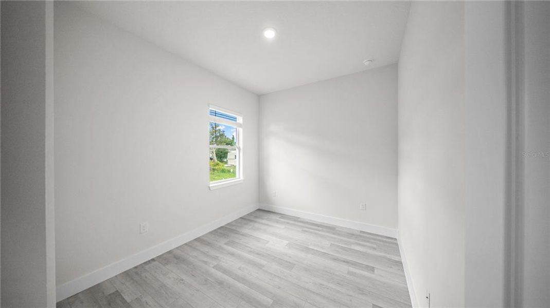 Spacious, unfurnished interior of a new home in , Port Charlotte (Image 15).