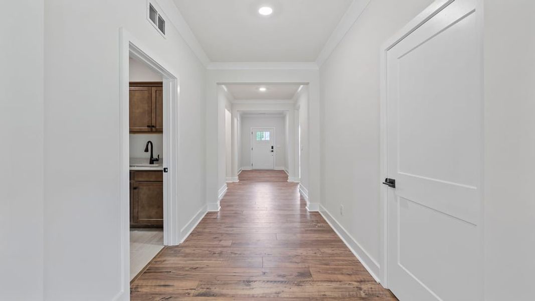 Representative unfurnished interior of a home built from the Robinson by D.R. Horton in Cottonwood Ridge, Piedmont (Image 19).