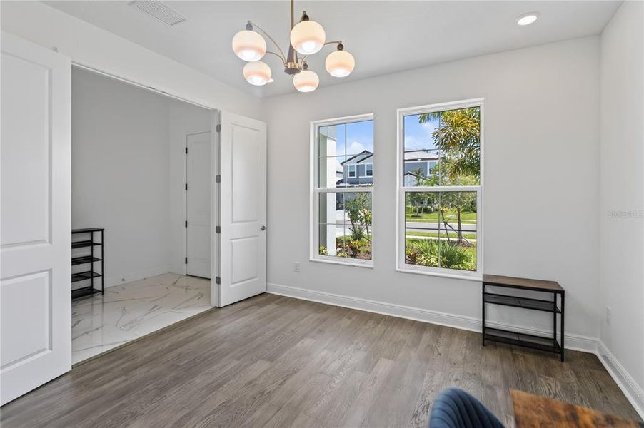 Spacious, unfurnished interior of a new home in , Sarasota (Image 22).