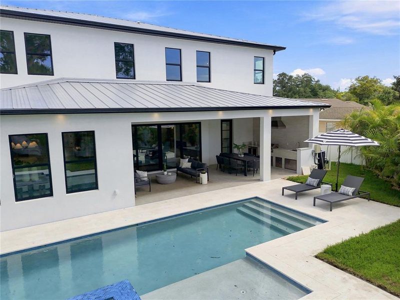 Exterior details and patio area of a home in , Tampa (Image 4).
