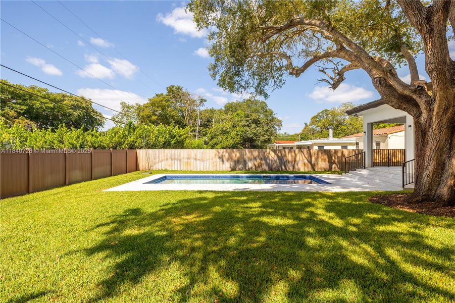 Exterior details and patio area of a home in , Biscayne Park (Image 25).