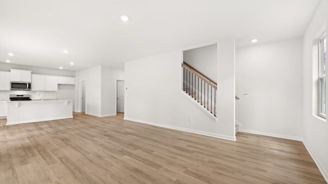 Spacious, unfurnished interior of a new home in South Wind, Union City (Image 21).