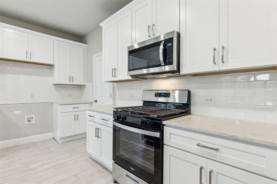Furnished interior view inside a new home in Santorini, Seagoville (Image 5).