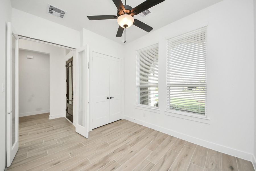 Spacious, unfurnished interior of a new home in Meridiana, Manvel (Image 23).