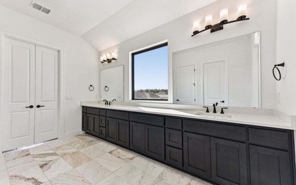 Furnished interior view inside a new home in Kissing Tree, San Marcos (Image 4).