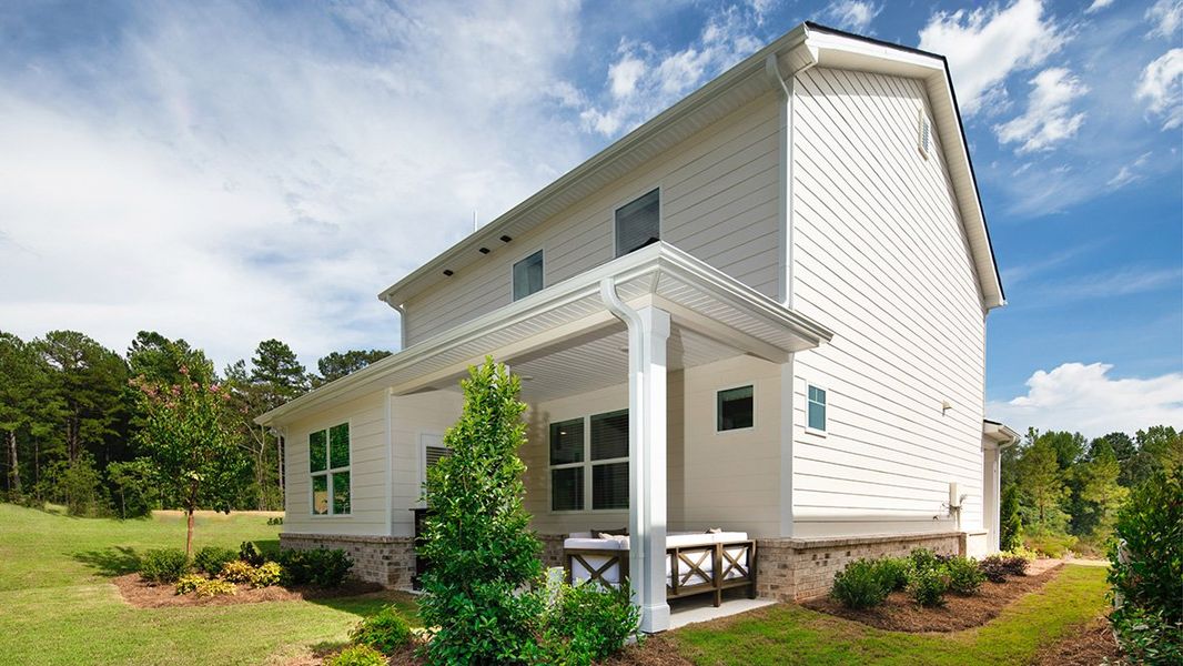Representative exterior details of a home built from the Cabral by D.R. Horton in Twin Lakes, Hoschton (Image 4).