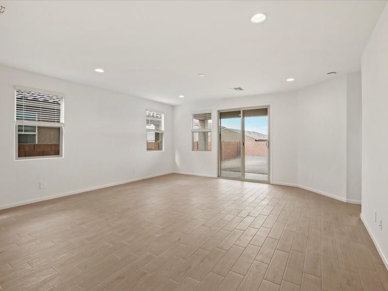 Spacious, unfurnished interior of a new home in Hanson Ridge, Vail (Image 11).