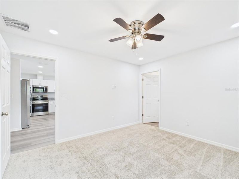 Spacious, unfurnished interior of a new home in , Lakeland (Image 40).