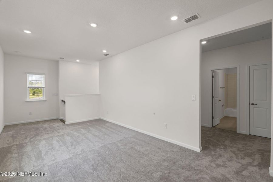 Spacious, unfurnished interior of a new home in Beacon Lake, St. Augustine (Image 50).