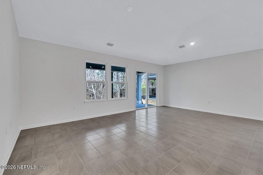 Spacious, unfurnished interior of a new home in Panther Creek, Jacksonville (Image 15).
