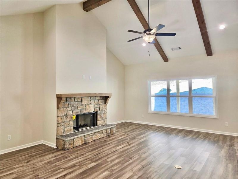 Spacious, unfurnished interior of a new home in , Waleska (Image 10).