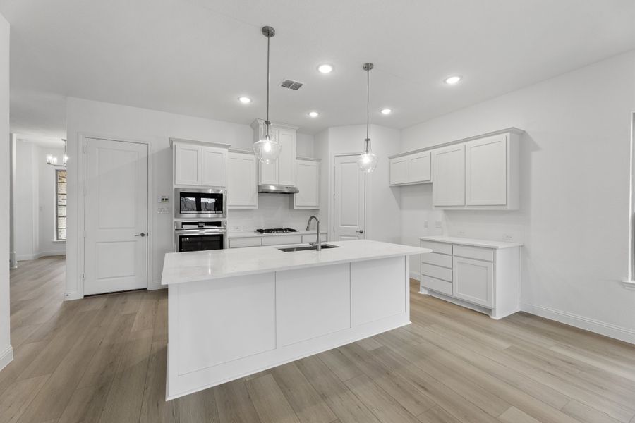 Representative furnished interior of a home built from the Brookstone II by Sandlin Homes in Timberbrook, Justin (Image 10).