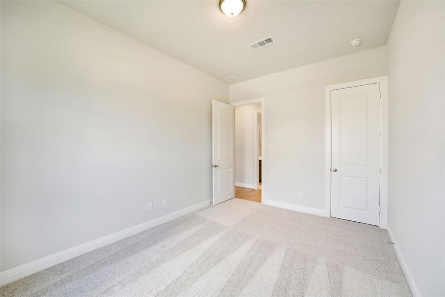Spacious, unfurnished interior of a new home in Sienna 65', Missouri City (Image 32).