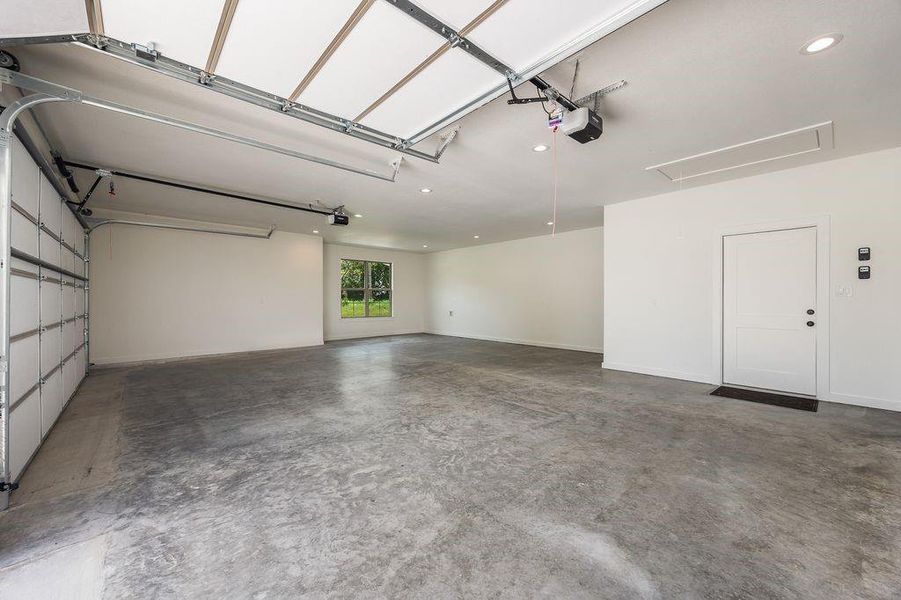 Spacious, unfurnished interior of a new home in , Decatur (Image 35).